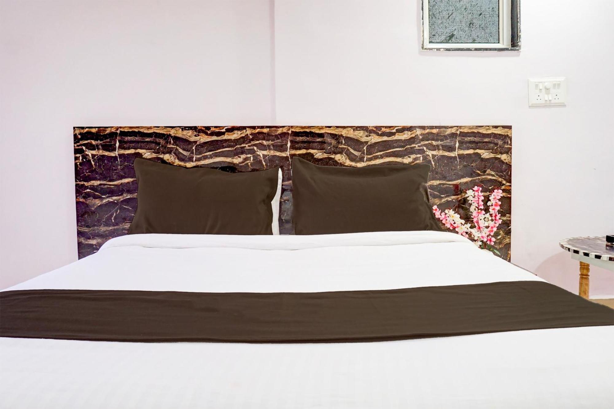 Hotel O Silver Inn Хинджевади Екстериор снимка